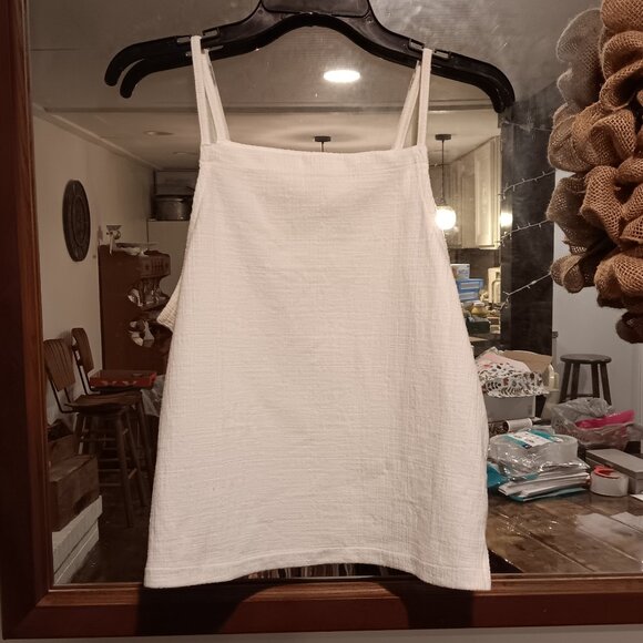 White Apron Textured Tank Top Size Medium - Picture 4 of 4